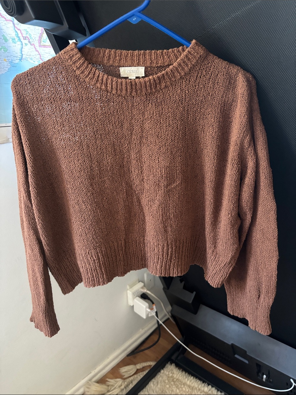 OZMA Cropped Scoopneck Sweater in Warm Brown